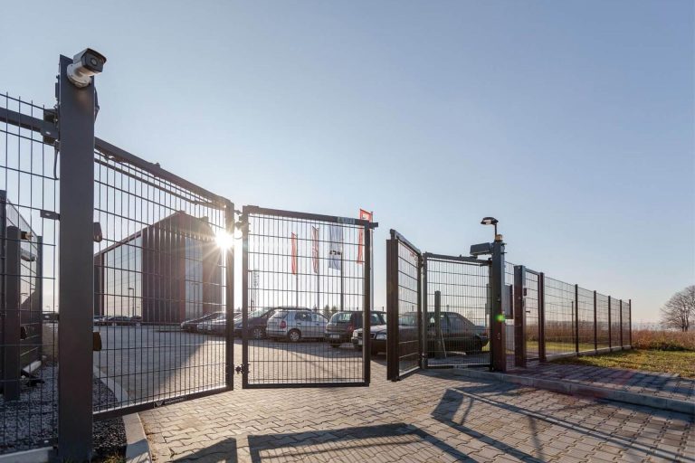 Bi-Folding_Swing_Gate_Fence_Type_02